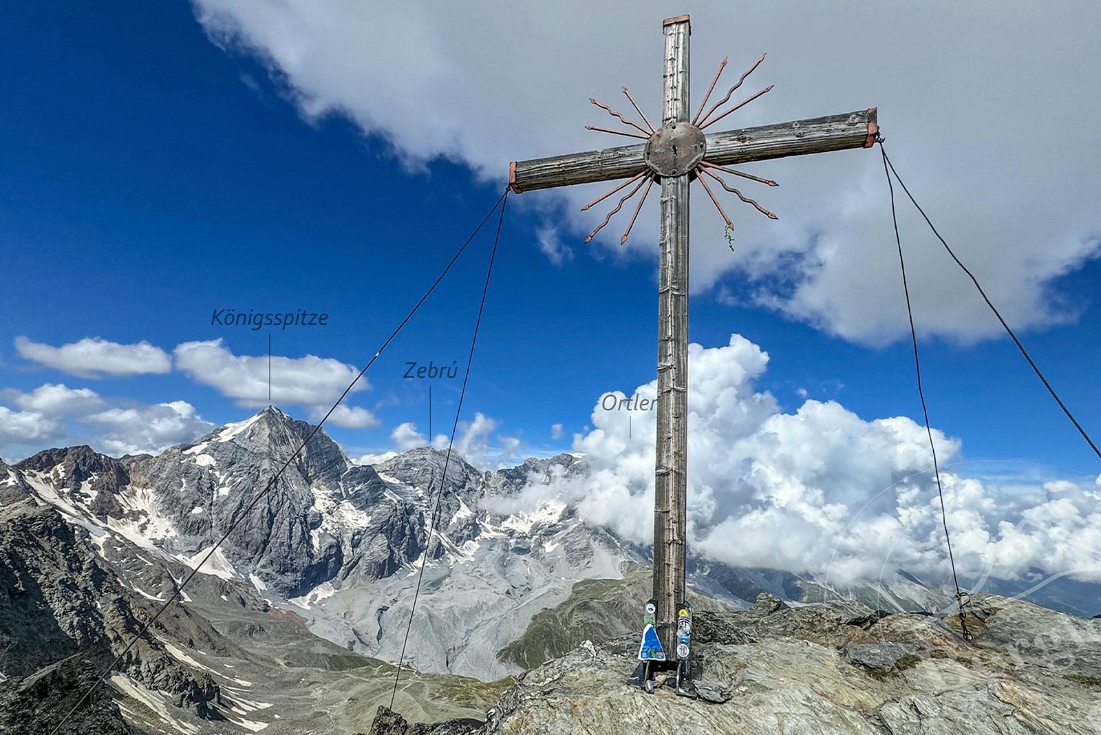 Zufallhütte Martelltal Hütte im Abendlicht